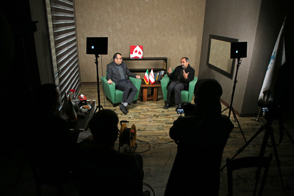 بیشترین فشارها به طبقه متوسط در دوره روحانی آمد | احمدی نژاد ضد طبقه متوسط بود | با ضعیف کردن طبقه متوسط کسی برنده نمیشود