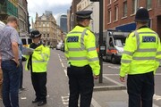 ببینید | پلیس لندن بر سر سفره نذری!