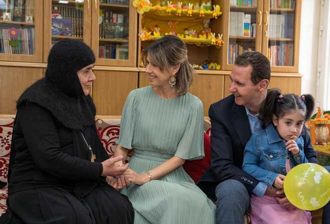 تصاویر متفاوت بشار اسد و همسرش در صومعه «سیده صیدنایا» | سلفی با دختران جوان و دیدار با راهبهها