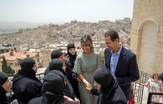 تصاویر متفاوت بشار اسد و همسرش در صومعه «سیده صیدنایا» | سلفی با دختران جوان و دیدار با راهبهها