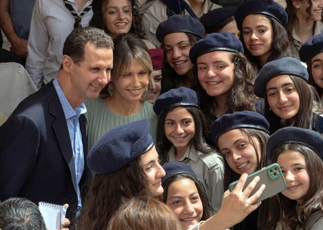 تصاویر متفاوت بشار اسد و همسرش در صومعه «سیده صیدنایا» | سلفی با دختران جوان و دیدار با راهبه‌ها