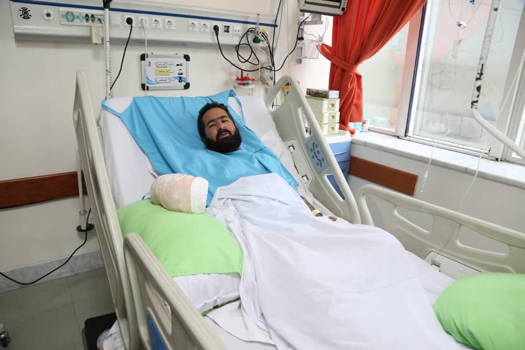 روایت حمله به حرم مطهر رضوی از زبان تنها بازمانده این حادثه | با هر ضربه ضارب یک یا حسین (ع) میگفتم | این را دیدم که امام رضا(ع) به فریادم رسیدند