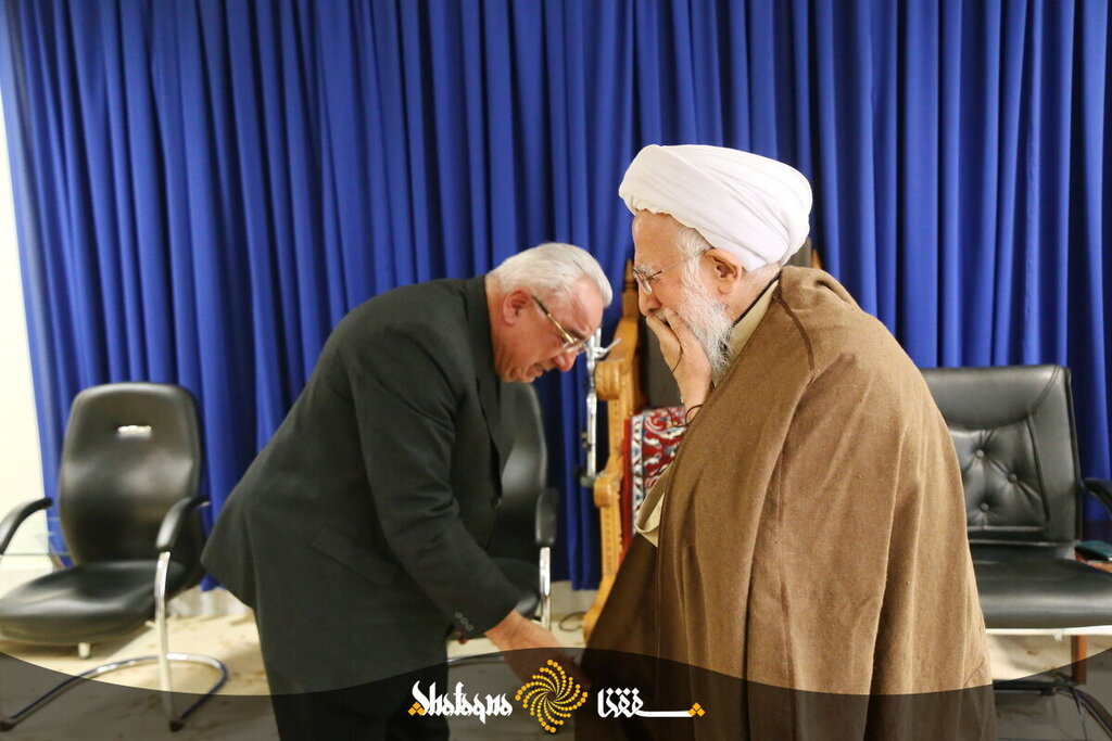 تصاویر عاشقانهترین وداع با همسر | بیتابی و اشکهای ناتمام آیت الله جوادی آملی