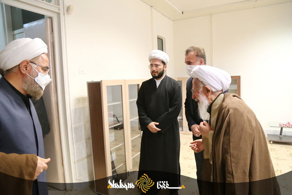 تصاویر عاشقانهترین وداع با همسر | بیتابی و اشکهای ناتمام آیت الله جوادی آملی