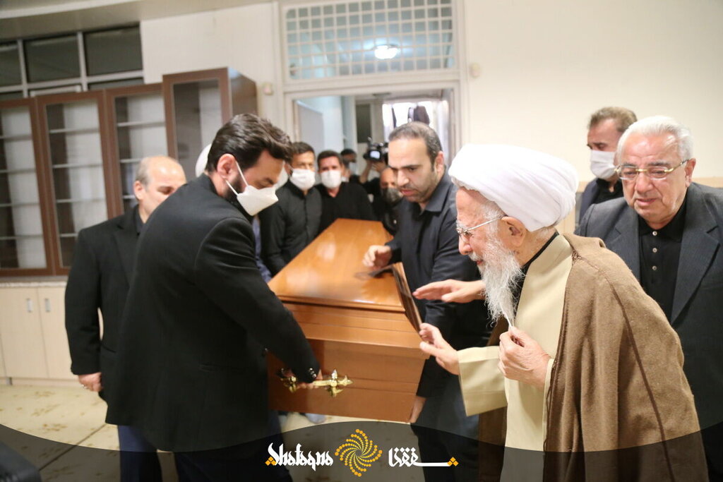 تصاویر عاشقانهترین وداع با همسر | بیتابی و اشکهای ناتمام آیت الله جوادی آملی