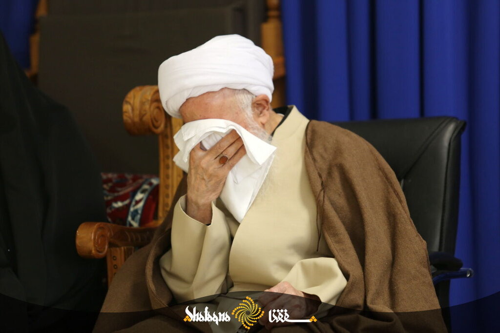 تصاویر عاشقانهترین وداع با همسر | بیتابی و اشکهای ناتمام آیت الله جوادی آملی