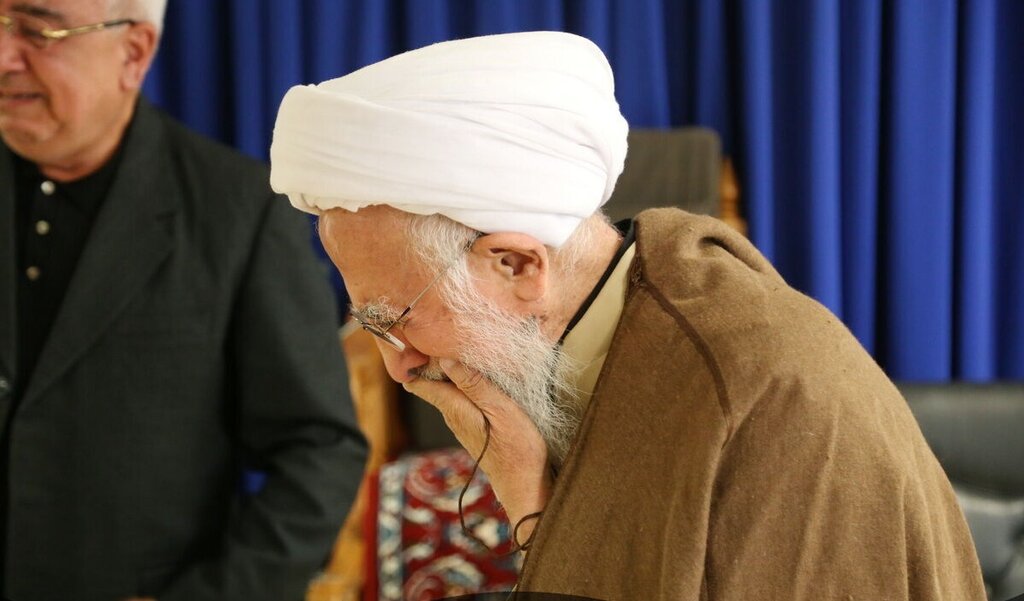 تصاویر عاشقانهترین وداع با همسر | بیتابی و اشکهای ناتمام آیت الله جوادی آملی