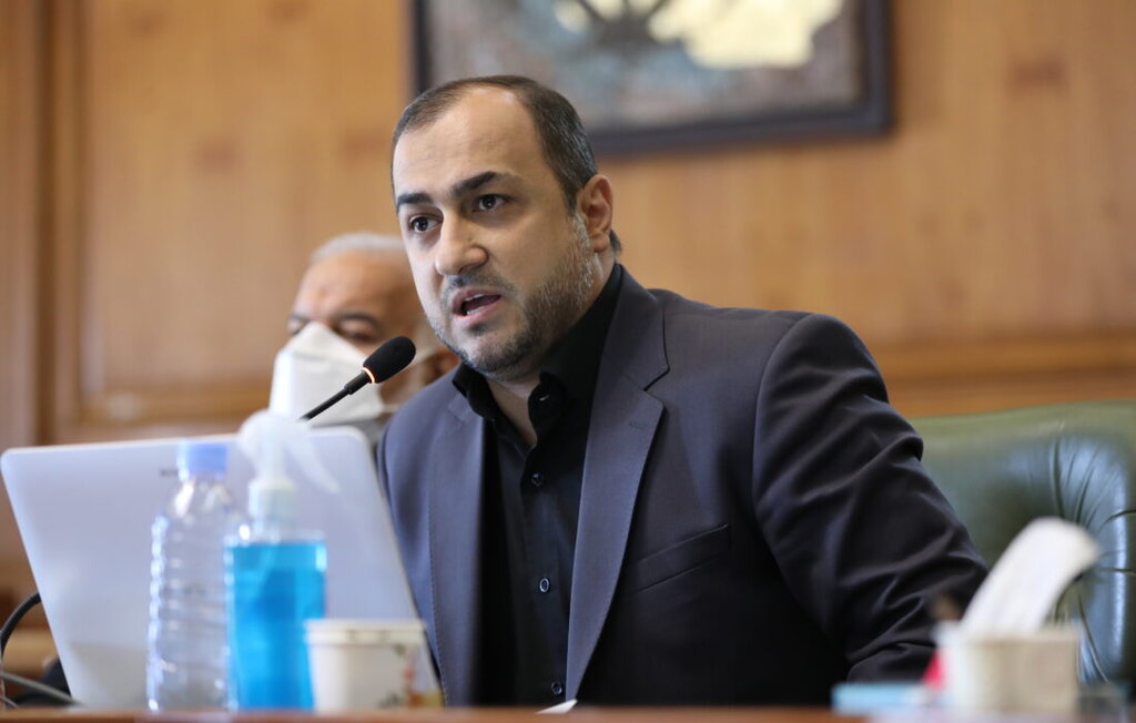 چالش ناتمام مسافران و رانندگان تاکسی بر سر پول خرد| فقط 5 هزار مسافر کرایه را الکترونیکی پرداخت میکنند