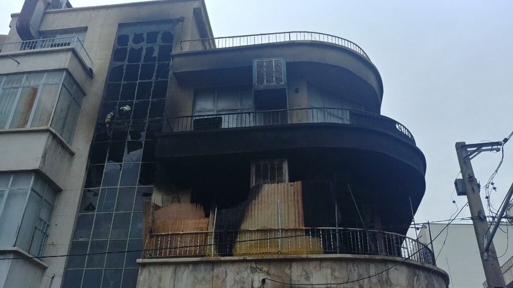 تصاویر | آتشسوزی شدید ساختمان مسکونی در تهران