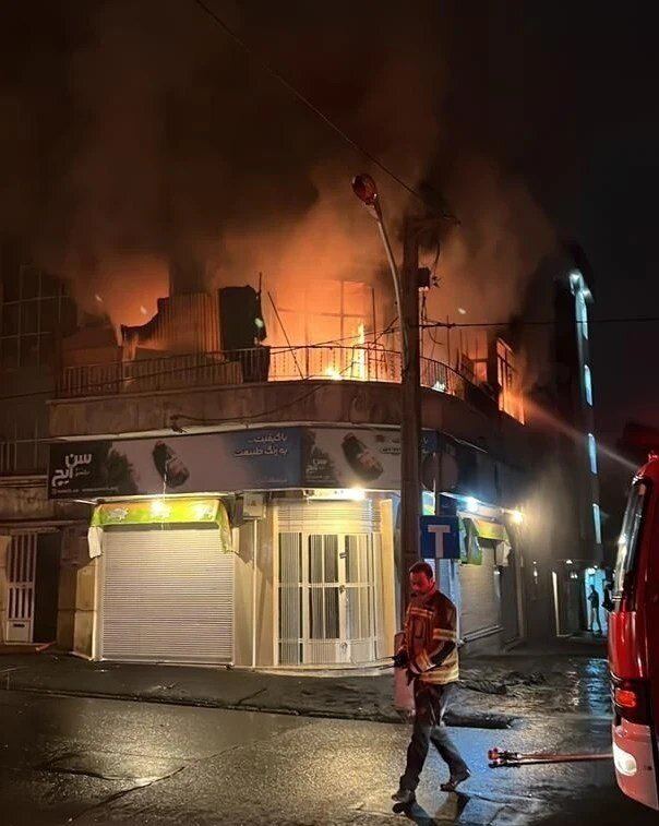 تصاویر | آتشسوزی شدید ساختمان مسکونی در تهران