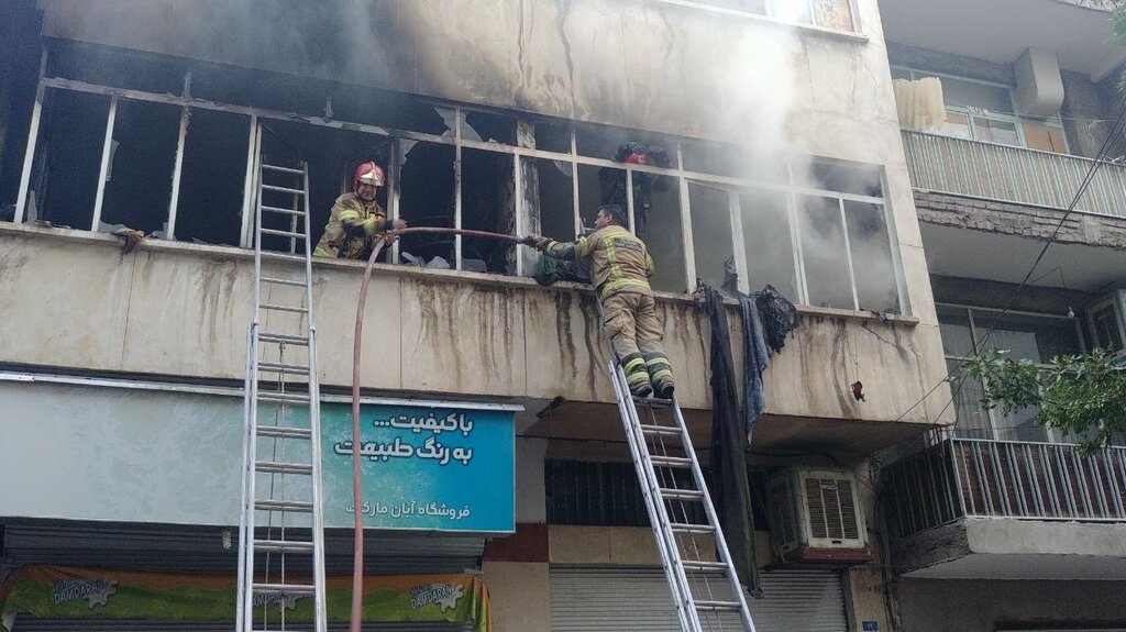 تصاویر | آتشسوزی شدید ساختمان مسکونی در تهران