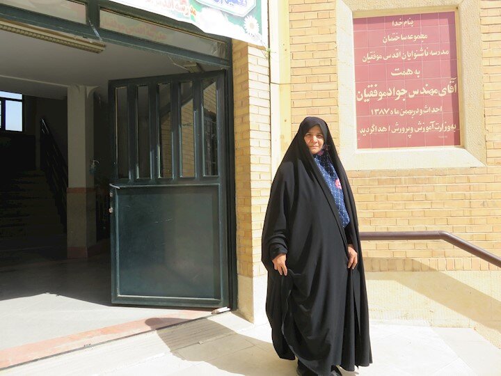 امید را درس میدهد، شکوفایی را درو میکند | قصه غیرتمندی یک معلم و دانشآموزان استثنایی