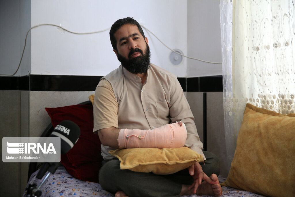 روایت تلخ تنها روحانی بازمانده از حادثه تروریستی حرم امام رضا | اگر یک ضربه دیگر میزد کارم تمام بود | در چهرهاش میدیدم که انگار میگفت"یا حسین نگو"