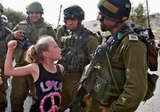 جنایات رژیم کودک کش | تصاویر کودکان فلسطینی رو در رو با سربازان غاصب