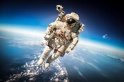 این بازیگر اولین شهروندی است که در فضا پیاده‌روی می‌کند؟ | تنها کسی که می‌تواند زمین را نجات دهد