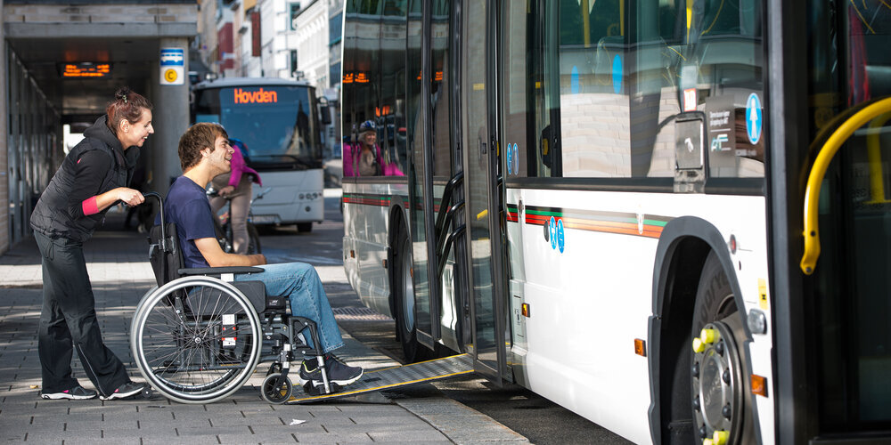 تکنولوژی‌های حمل و نقل عمومی در جهان| مسیریاب لمسی برای افراد نابینا| قطار شهری که مخصوص معلولان طراحی شد