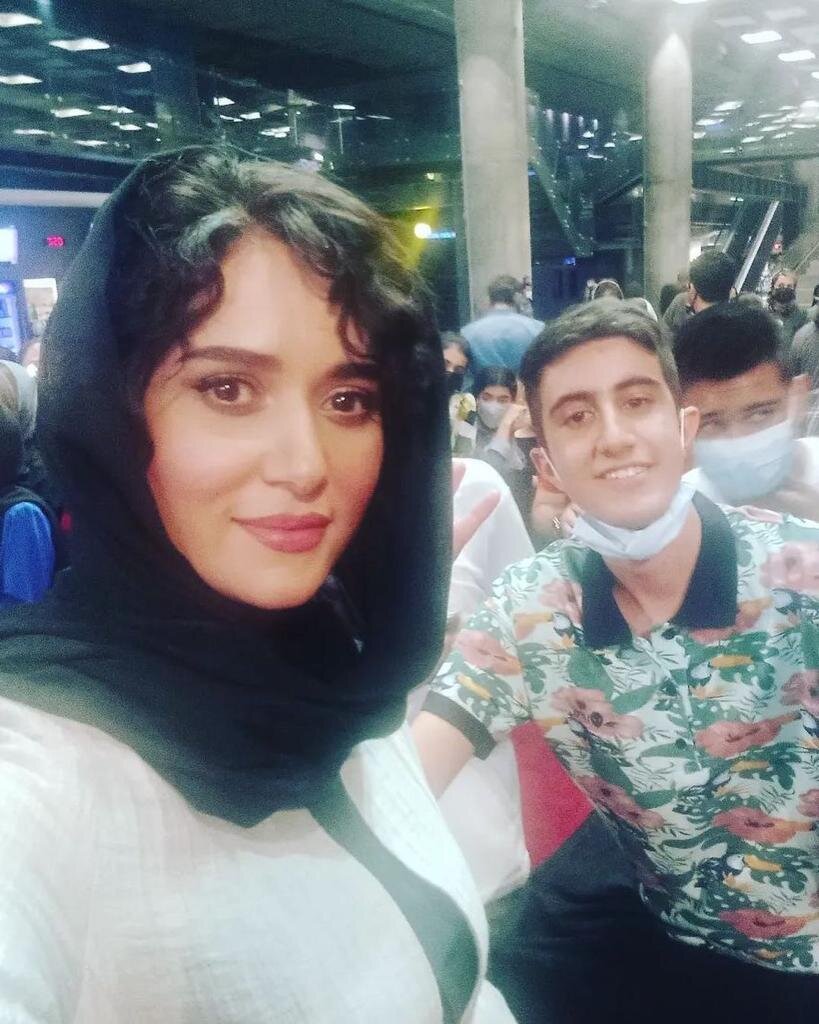 تصاویر | واکنشهای جالب پریناز ایزدیار به طرفدارانش