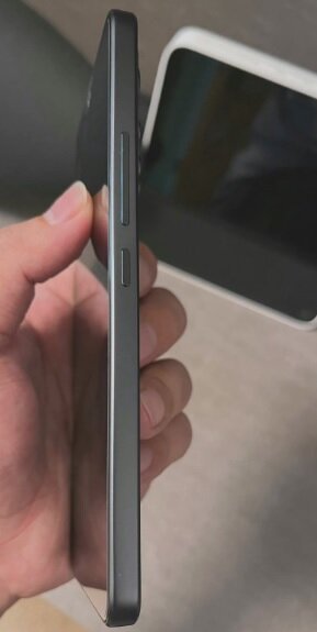 نخستین تصاویر واقعی از شیائومی ۱۲ لایت | صفحه تخت با شارژ سریع