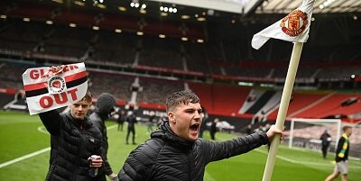 عکس | بنر خبرساز سرخ ها و درخواست جمعی برای اخراج یک نفر!