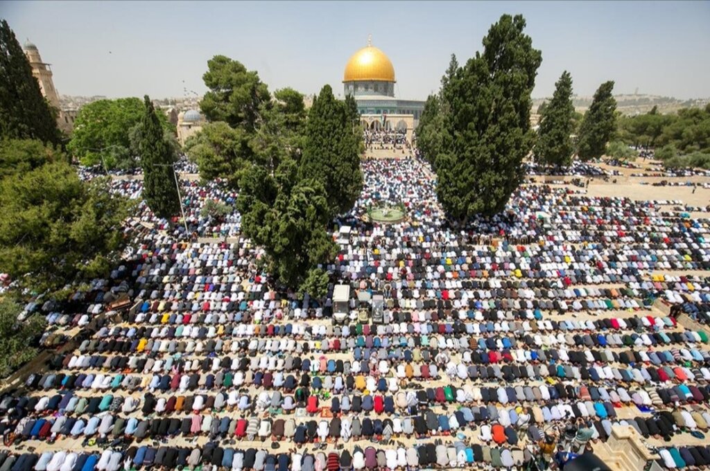 هزاران نفر در نماز جمعه روز قدس در مسجدالاقصی شرکت کردند| ۴۲ نفر در درگیری‌ها زخمی شدند