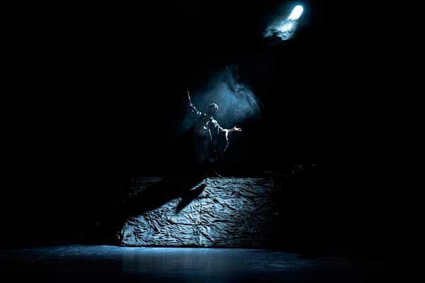 برخورد صفر و صدی مخاطبان با نمایش «بودن» | کارگردان: به دنبال مخاطب نبودیم