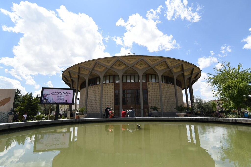 چطور کافه بلدیه تهران، تئاتر شهر شد؟