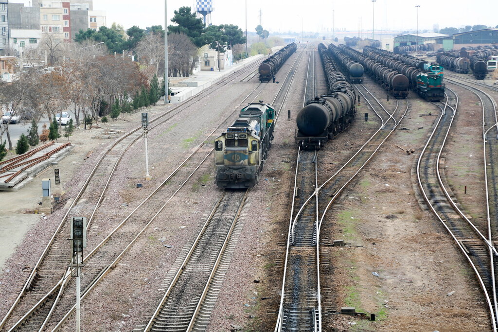 وقتی صدای سوت قطار میآید، بند دل اهالی پاره میشود