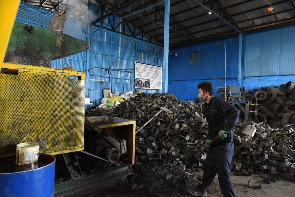 خط تولید چیپسلاستیک راه افتاد | لاستیک کهنهات را نسوزان؛ بفروشش