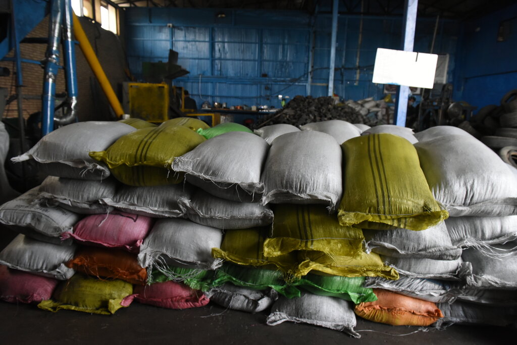 خط تولید چیپسلاستیک راه افتاد | لاستیک کهنهات را نسوزان؛ بفروشش