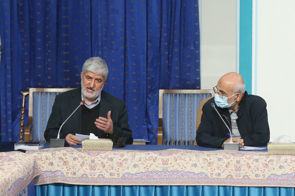 جزئیاتی از حاشیههای یک دیدار | بگو مگوی داغ رسایی و هاشمی | افطاری باجناقم نرفتم | به من زنگ میزنند تا علیه دولت صحبت کنم | پاسخ رئیسی به ابطحی