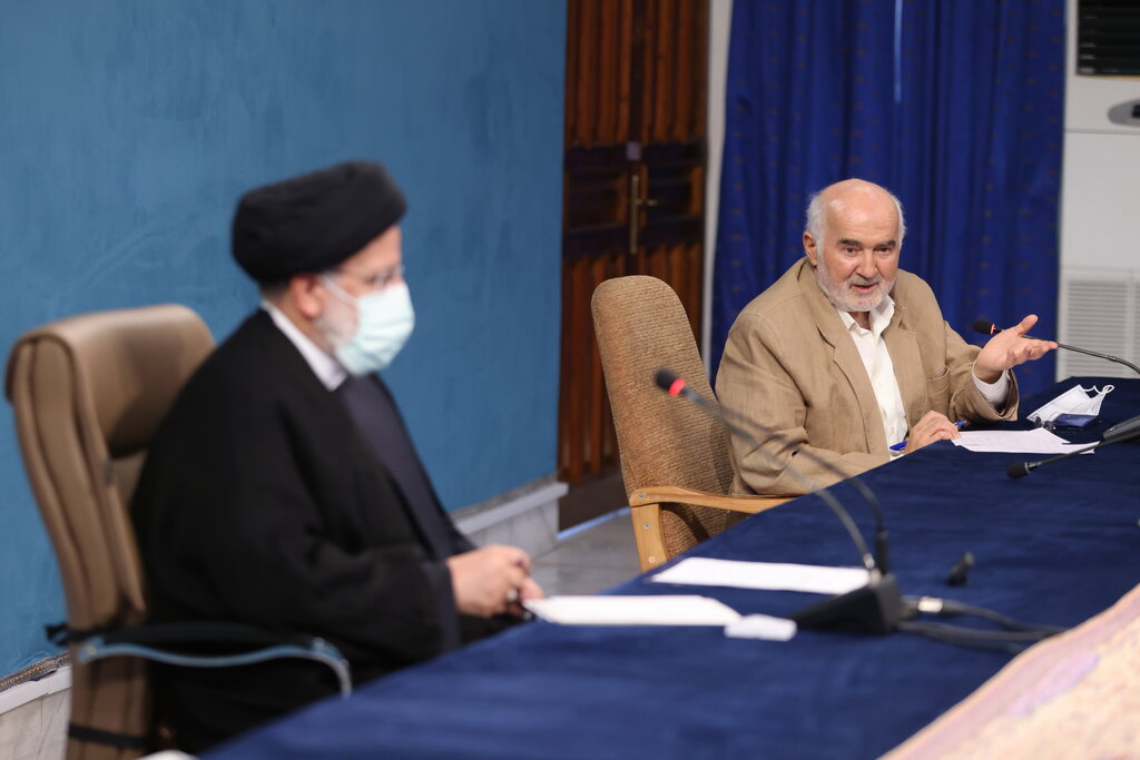 جزئیاتی از حاشیههای یک دیدار | بگو مگوی داغ رسایی و هاشمی | افطاری باجناقم نرفتم | به من زنگ میزنند تا علیه دولت صحبت کنم | پاسخ رئیسی به ابطحی