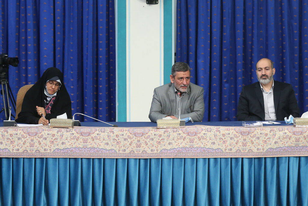 جزئیاتی از حاشیههای یک دیدار | بگو مگوی داغ رسایی و هاشمی | افطاری باجناقم نرفتم | به من زنگ میزنند تا علیه دولت صحبت کنم | پاسخ رئیسی به ابطحی