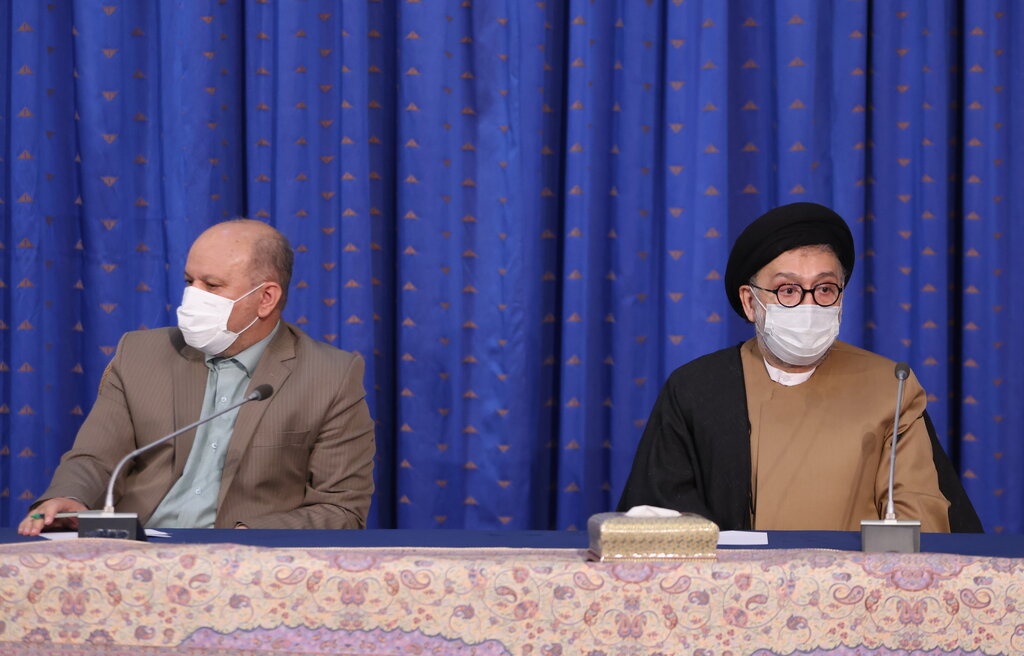 جزئیاتی از حاشیههای یک دیدار | بگو مگوی داغ رسایی و هاشمی | افطاری باجناقم نرفتم | به من زنگ میزنند تا علیه دولت صحبت کنم | پاسخ رئیسی به ابطحی