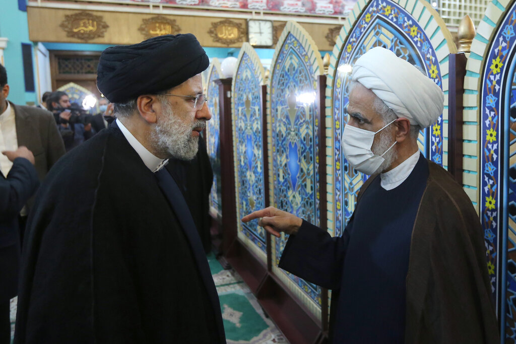 جزئیاتی از حاشیههای یک دیدار | بگو مگوی داغ رسایی و هاشمی | افطاری باجناقم نرفتم | به من زنگ میزنند تا علیه دولت صحبت کنم | پاسخ رئیسی به ابطحی