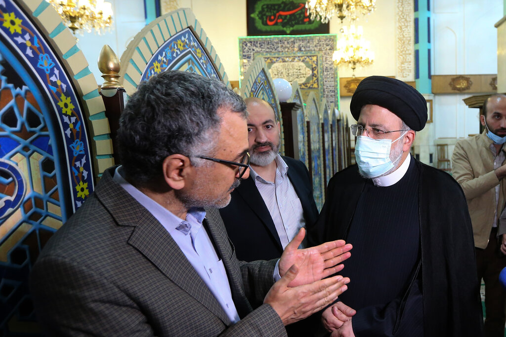 جزئیاتی از حاشیههای یک دیدار | بگو مگوی داغ رسایی و هاشمی | افطاری باجناقم نرفتم | به من زنگ میزنند تا علیه دولت صحبت کنم | پاسخ رئیسی به ابطحی