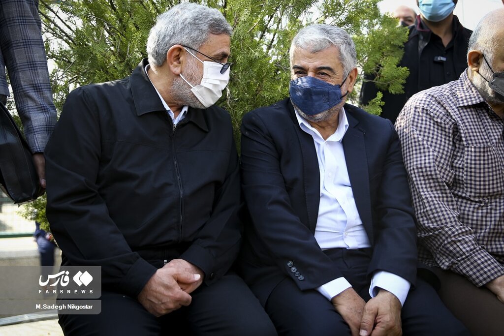 تصویر سرداران در مراسم تشییع نادر طالب زاده | سردار قاآنی و سردار جعفری در یک قاب