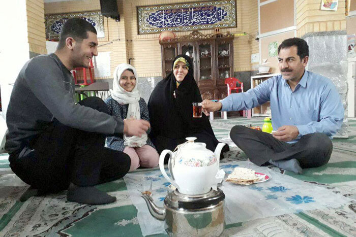 دَرِ این مسجد همیشه به روی مردم باز است | پناه در راهماندگان و بیخانمانها - همشهری آنلاین