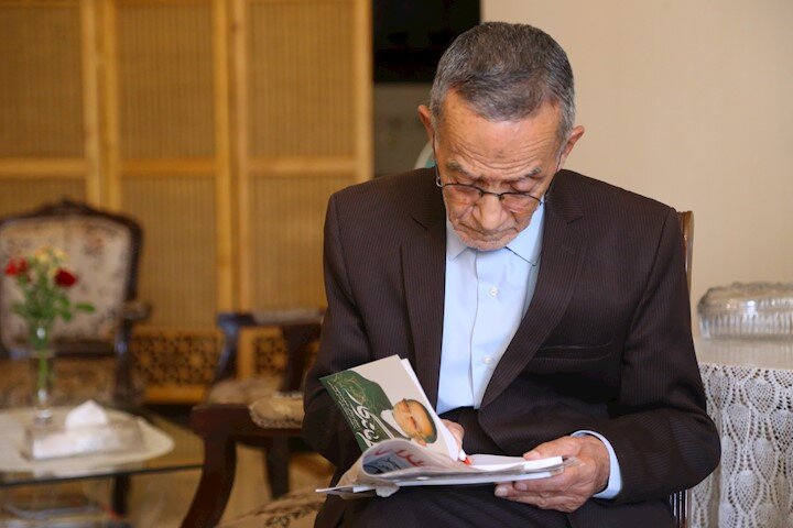 ثبت رکورد گینس برای معلم پایتخت | پیرترین آموزگار تهران کیست؟ | عجیبترین هدیه روز معلم