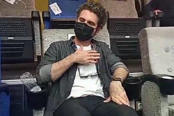 ببینید | چهره سرشناس سینما و تلویزیون در فینال | واکنش بازیگر معروف به قهرمان لیگ