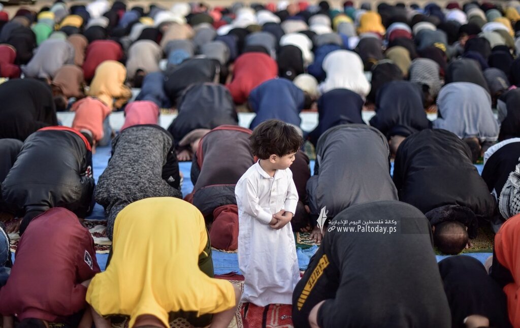 تصاویر اقامه ۲۰۰ هزار نفری نماز عید فطر در مسجدالاقصی | حال وهوای عید فطر در فلسطین