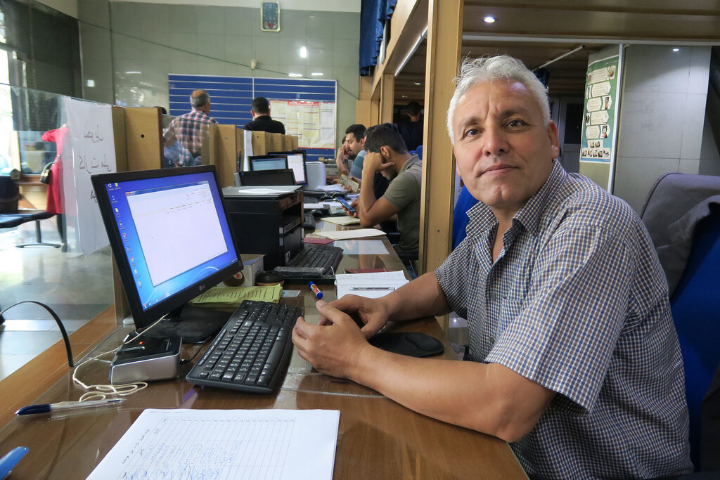 شاعر سریال «کوچه مروارید» از سابقه «جنابخان» میگوید | داستان آقا کریم و خواهربرادران توانیابش که از هر پنجهشان هنر میبارد