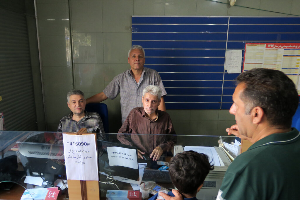 شاعر سریال «کوچه مروارید» از سابقه «جنابخان» میگوید | داستان آقا کریم و خواهربرادران توانیابش که از هر پنجهشان هنر میبارد