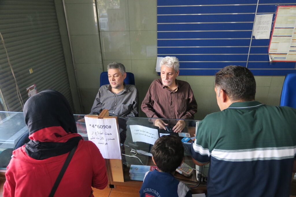 شاعر سریال «کوچه مروارید» از سابقه «جنابخان» میگوید | داستان آقا کریم و خواهربرادران توانیابش که از هر پنجهشان هنر میبارد