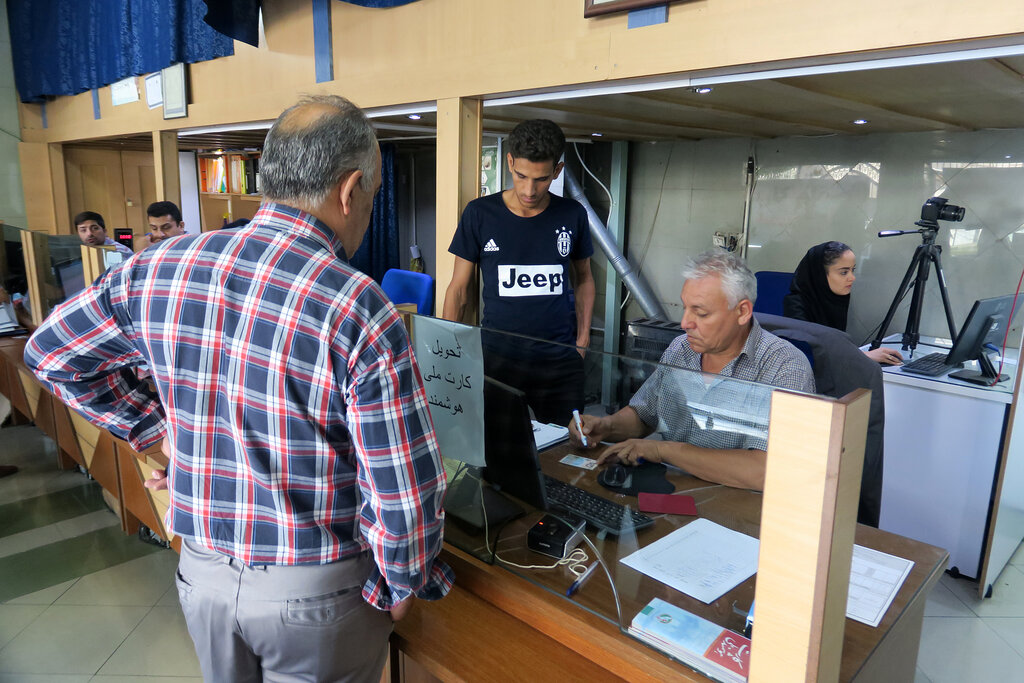 شاعر سریال «کوچه مروارید» از سابقه «جنابخان» میگوید | داستان آقا کریم و خواهربرادران توانیابش که از هر پنجهشان هنر میبارد