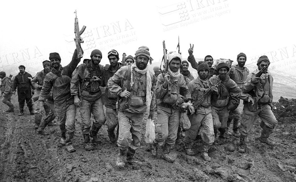 بسیجیهای سر به سجده و ترس و فرار عراقی ها | تصاویر و روایت یک عملیات بزرگ | ایرانیها آمدند، همه را له کردند | چاخان جالب بعثی ها