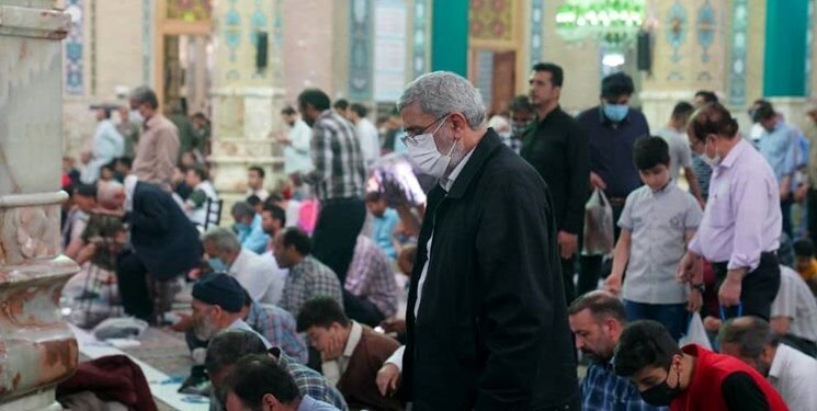 تصاویر فرمانده نیروی قدس سپاه با لباس شخصی در مسجد جمکران