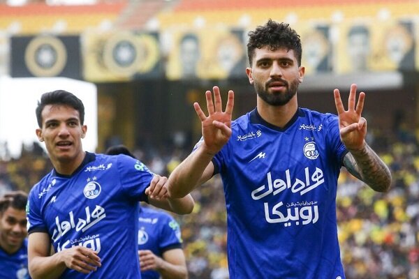 عکس | رمزگشایی از شادی بعد از گل دانشگر مقابل سپاهان | مدافع گلزن استقلال چرا ۳ و ۴ را نشان داد؟