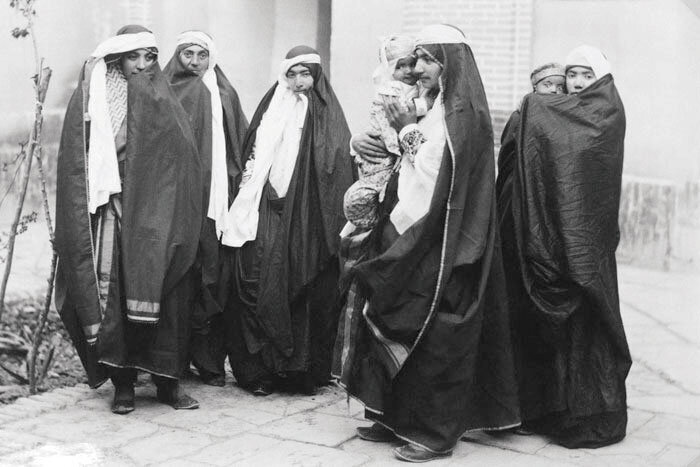 آشنایی با نحوه تاسیس نخستین مدرسه مامایی در ایران | چرا قابله‌ها کمر زن باردار را قفل و طلسم می‌بستند؟ 