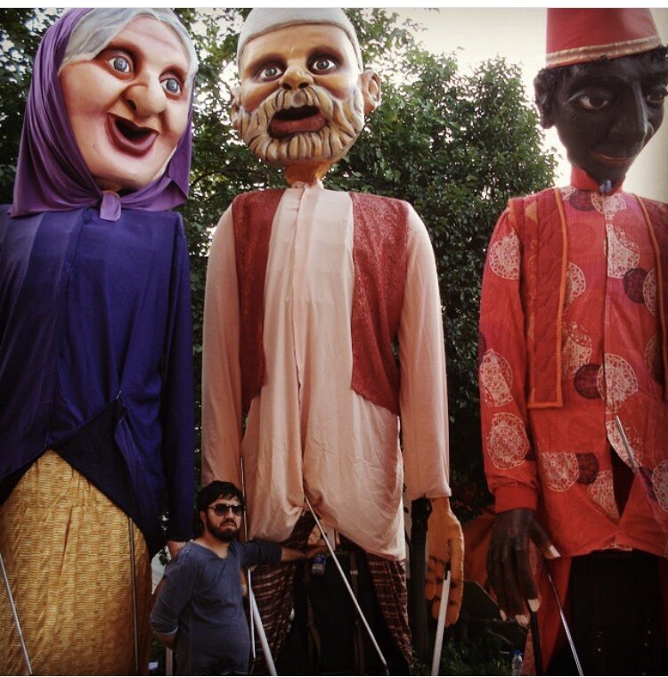 تصاویر | جوان ایرانی سازنده عروسک‌های «گلوبال ویلیج» دبی | عروسک‌های وطنی در انگلستان و امارات //