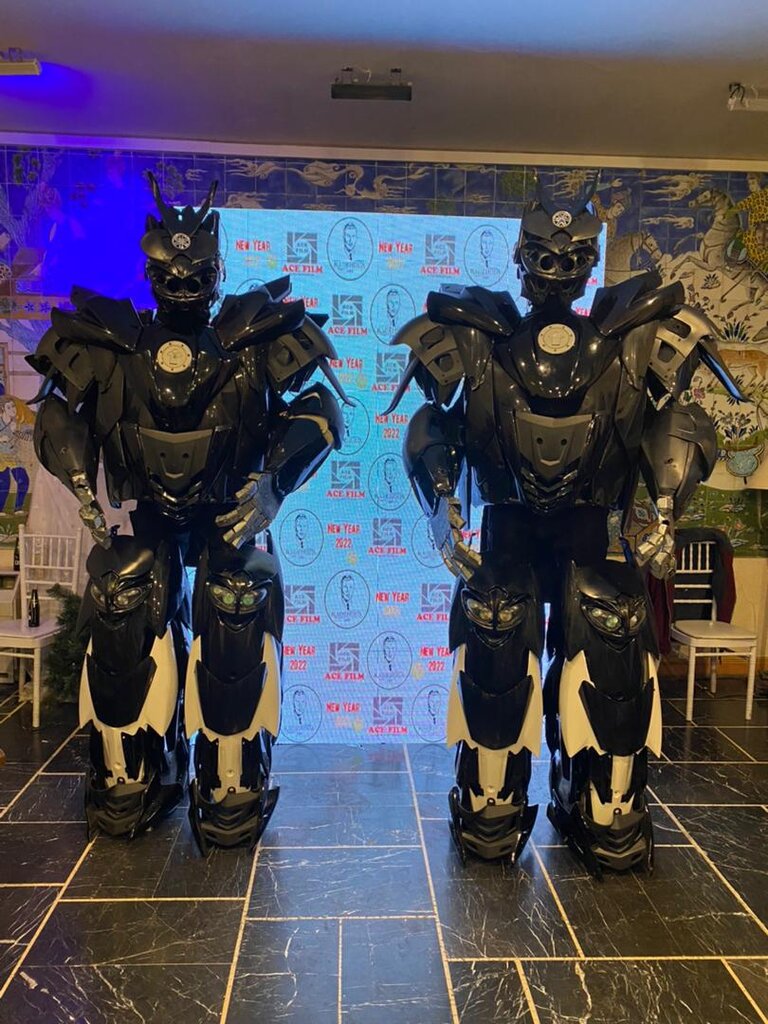 تصاویر | جوان ایرانی سازنده عروسکهای «گلوبال ویلیج» دبی | عروسکهای وطنی در انگلستان و امارات //